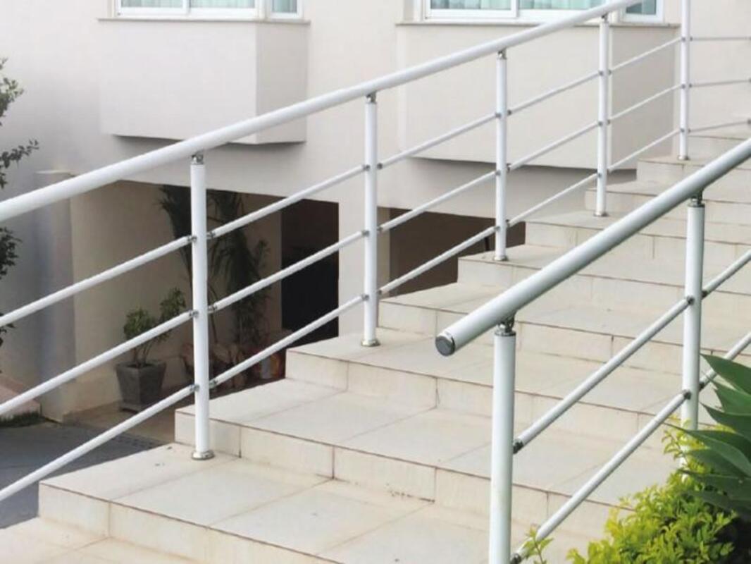 Corrim�os e Guarda-Corpos em esquadrias de Alum�nio